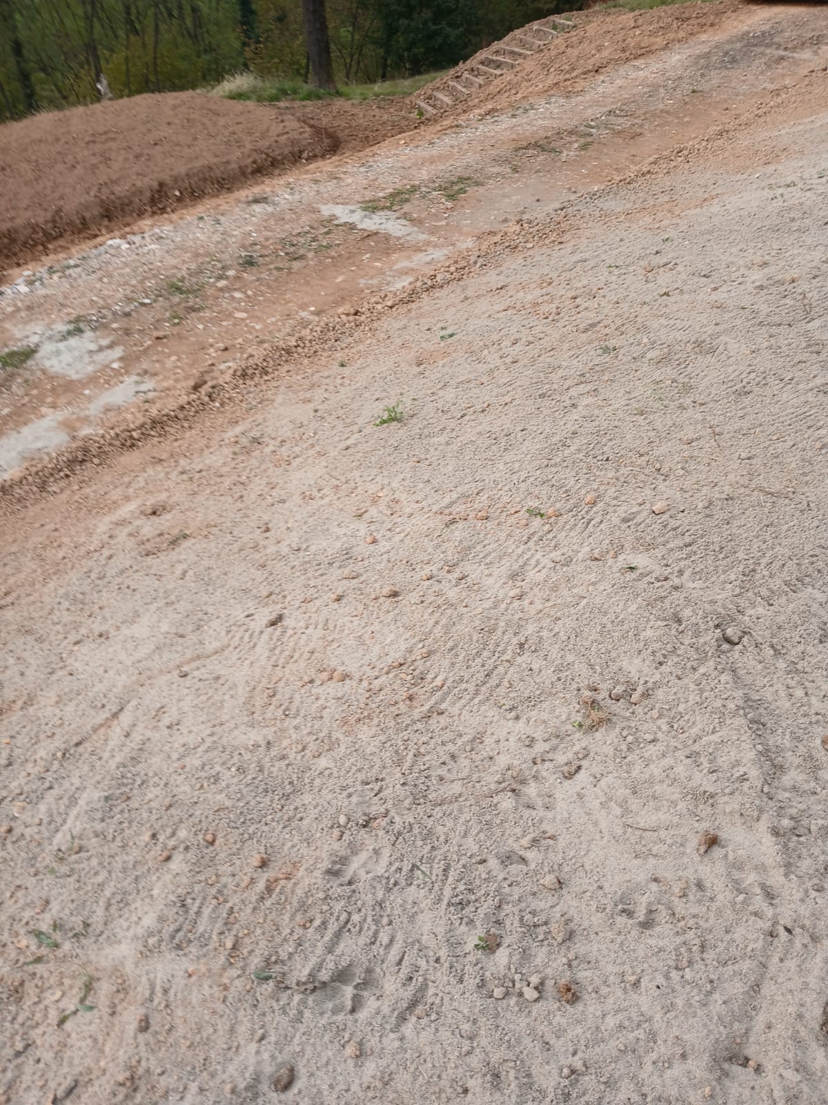 Lavorazione terreno giardino
