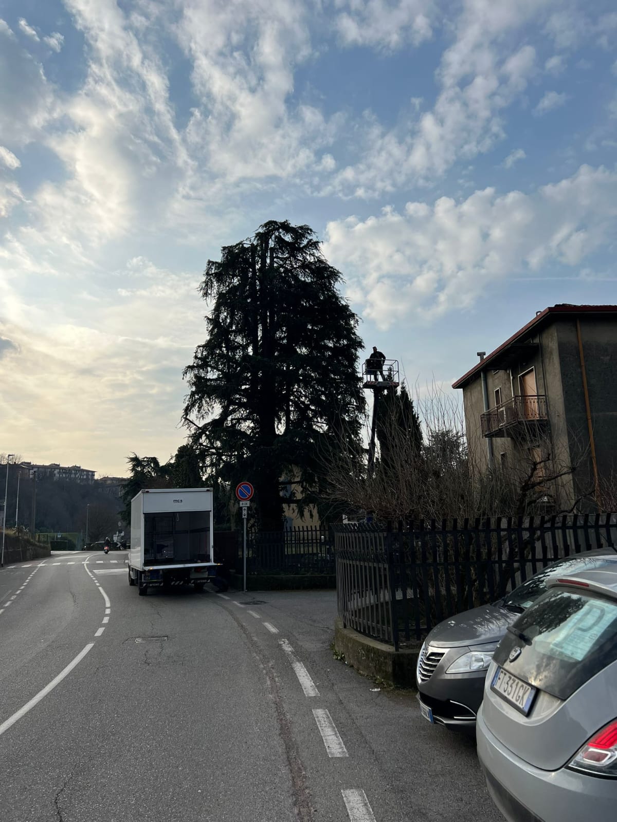 Lavori in quota con cestello